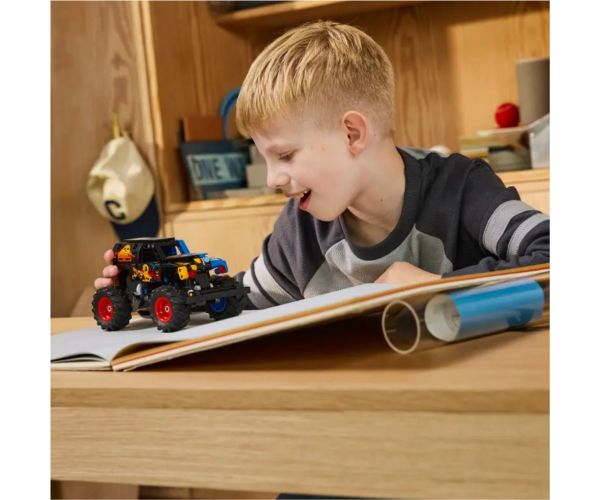 LEGO® Technic: Monster Jam™ Grave Digger™ foc și gheață (42219)