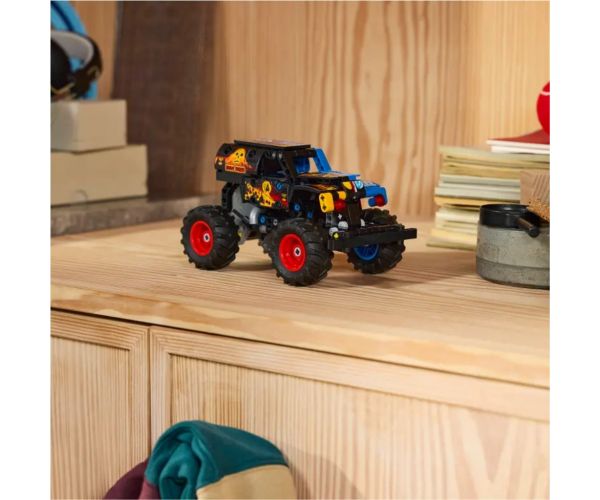 LEGO® Technic: Monster Jam™ Grave Digger™ foc și gheață (42219)