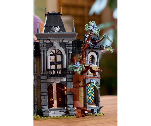 LEGO® Icons: Reședința primarului (11383)