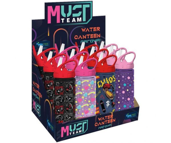 Luna: Sticlă de plastic cu pai, model Must Team, disponibilă în mai multe variante, 500 ml, 1 bucată