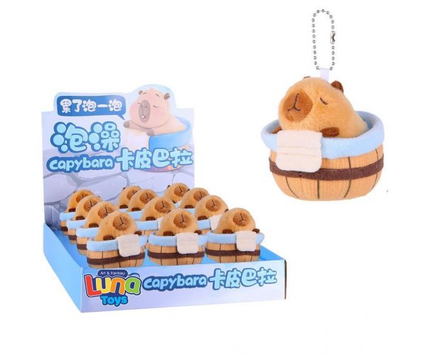 Luna: breloc de pluș capybara într-un butoi, 1 buc.