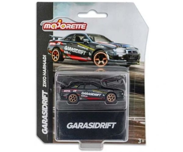 Majorette – Nissan Skyline R34 GarasiDrift Ziko Harnadi mașinuță la scară 1:64 - Simba Toys