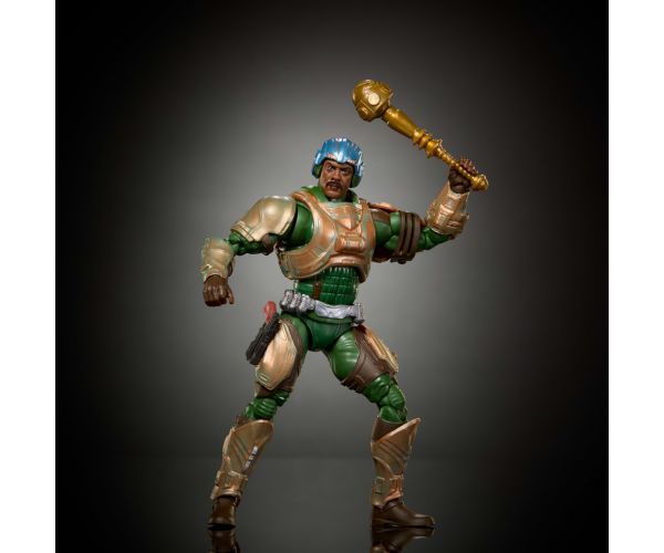 Masters of the Universe: Apărătorii Universului — Men-At-Arms, figurină de acțiune în armură cu accesorii, 16,5 cm - Mattel