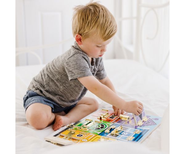 Melissa & Doug: Tablă din lemn cu încuietori și zăvoare pentru dezvoltarea abilităților - Spin Master