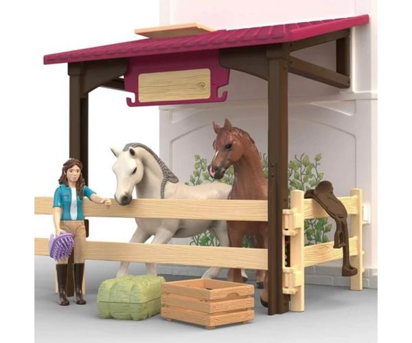 Schleich: Horse Club Vilă la malul lacului și grajd (42785)