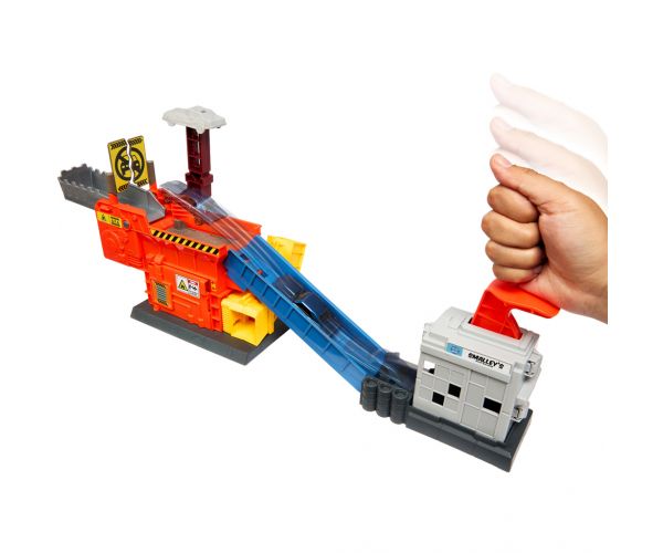 Set de joacă Matchbox Filmul: Depozitul de fiare vechi Smalley – Mattel