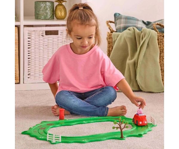 Set de joacă Peppa Purcelușa Whizz-Around cu mașină roșie
