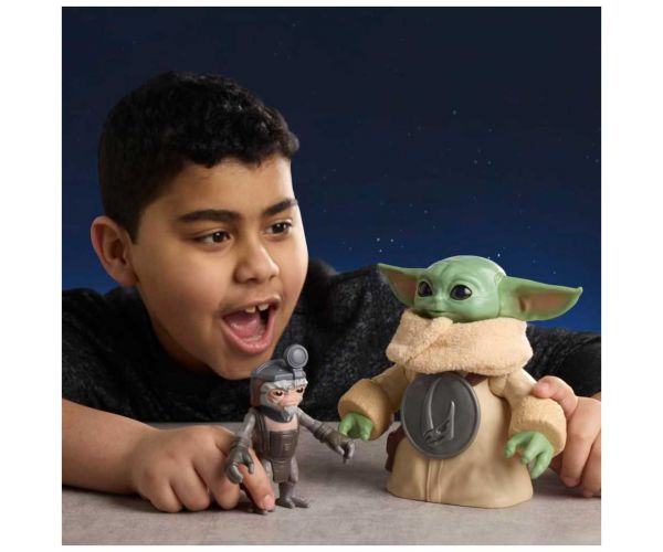 Star Wars: Figurină Grogu îmbrățișător - Hasbro